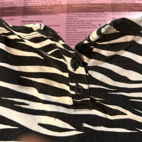 💗 zebra crop tank top with buttons on front - Picture 2 of 4